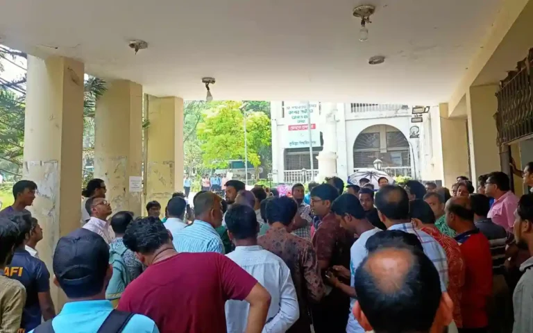 কুবি উপাচার্য কার্যালয় হলো টেরোরিস্ট ট্রেনিং সেন্টার