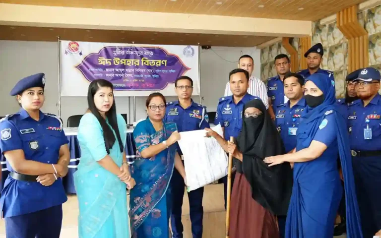 Distribution of Eid gifts among the underprivileged under the initiative of Punak in Cumilla