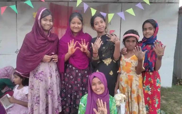 সুবিধাবঞ্চিত কিশোরীদের সাথে সহচরীর মেহেদী উৎসব