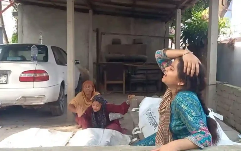 3 people of the same family were killed in a private car crash after being hit by a covered van