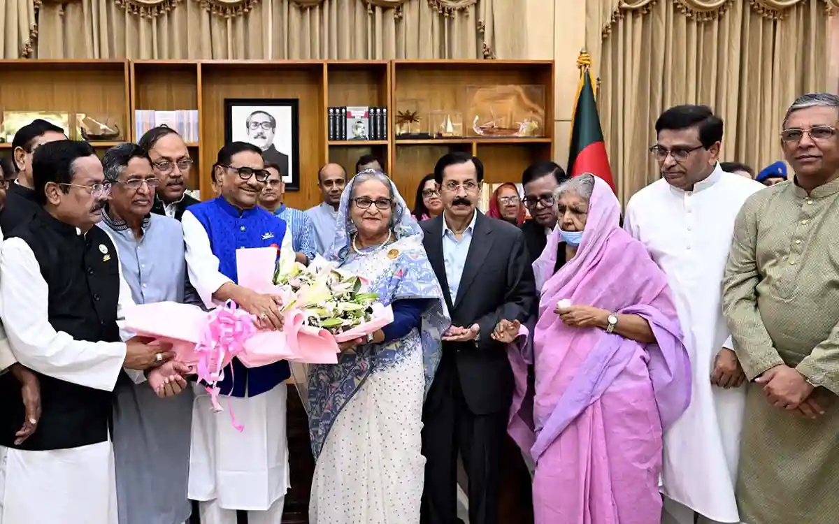 ষড়যন্ত্র মোকাবেলা করে আওয়ামী লীগ দেশকে এগিয়ে নিয়ে যাবে : প্রধানমন্ত্রী