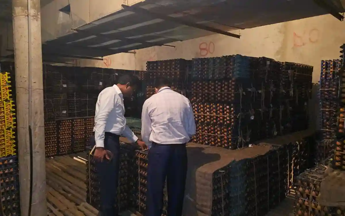 অবৈধভাবে কোল্ড স্টোরেজে ডিম ও মিষ্টি মজুদের বিরুদ্ধে অভিযান