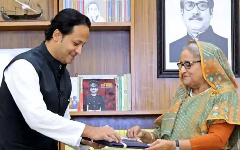 Handover of SSC and equivalent examination results to the Prime Minister