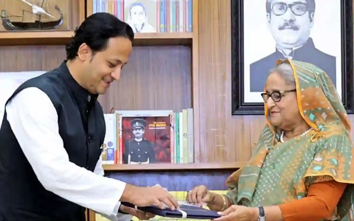 Handover of SSC and equivalent examination results to the Prime Minister