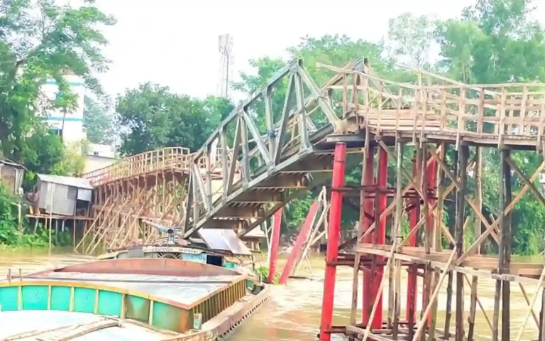 Lakhs of people suffered due to the collapse of the bridge and the river in Titas of Cumilla