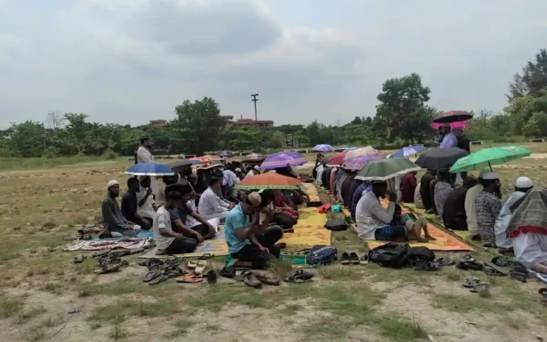 তীব্র তাপদাহ থেকে মুক্তির আশায় ববিতে ইসতিসকার নামাজ আদায়