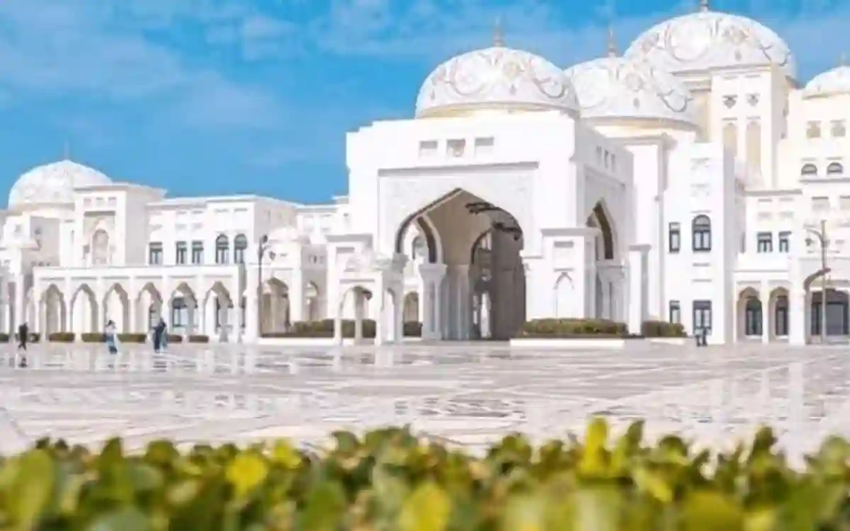 The members of this Muslim family live in a house built at a cost of more than 5 thousand crores