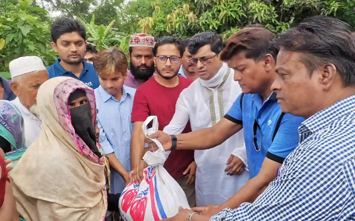 3500 families of Kabirhat received Eid gifts from the Prime Minister
