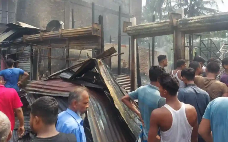 8 shops burnt due to generator short circuit