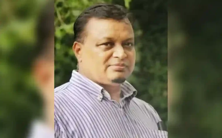 Cumilla's Awami League leader died after being hit by a train while walking