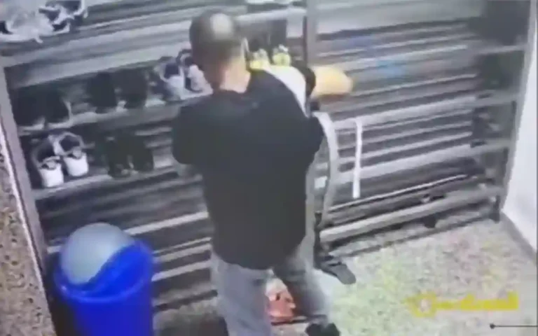 Shoes stolen from the mosque, expatriates are sent back to Kuwait!