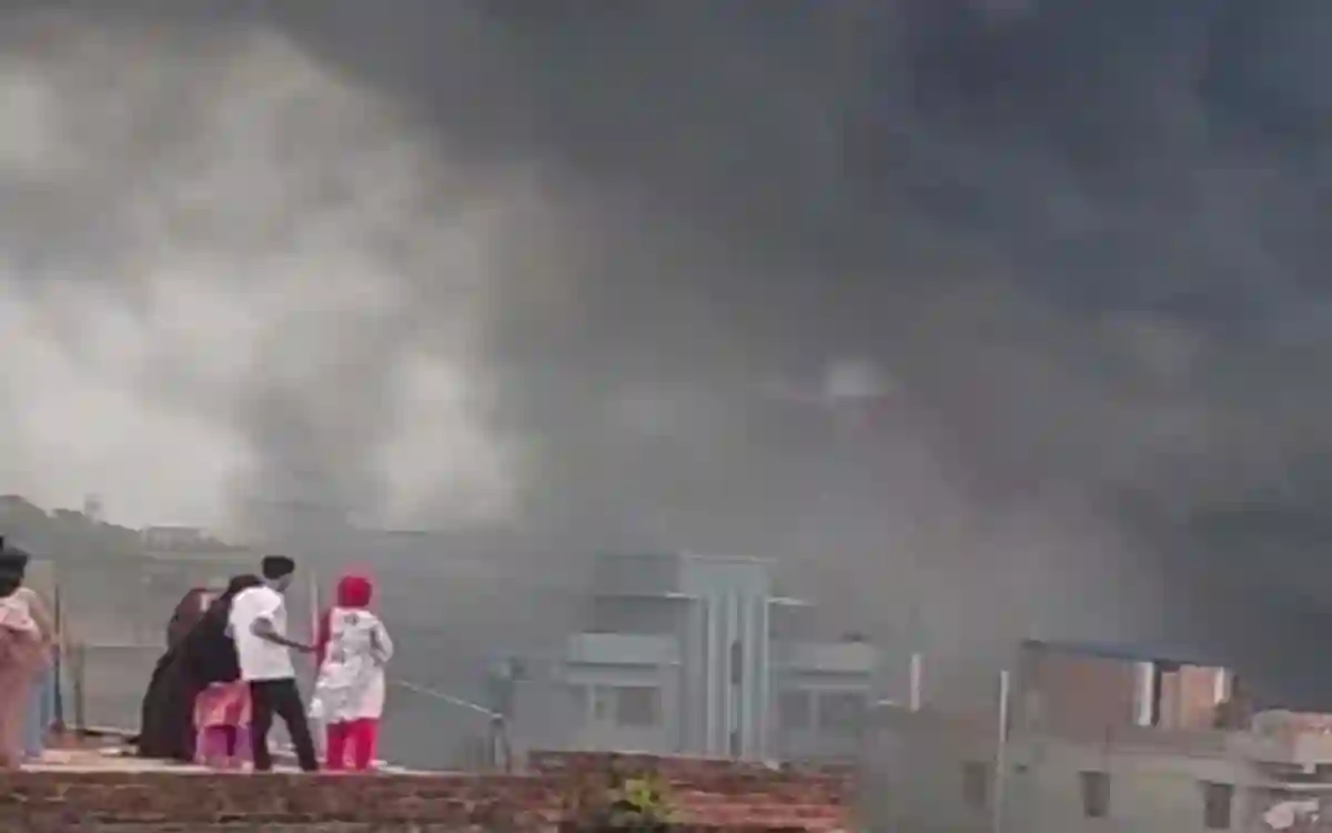 Fire in Chittagong Jhut godown, six units under control