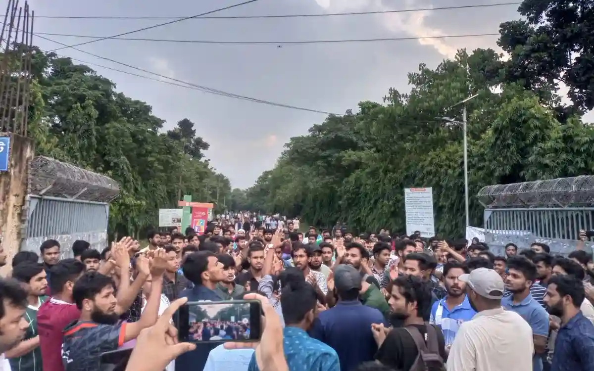 শিক্ষার্থীদের ওপর হামলার প্রতিবাদে বেরোবিতে বিক্ষোভ