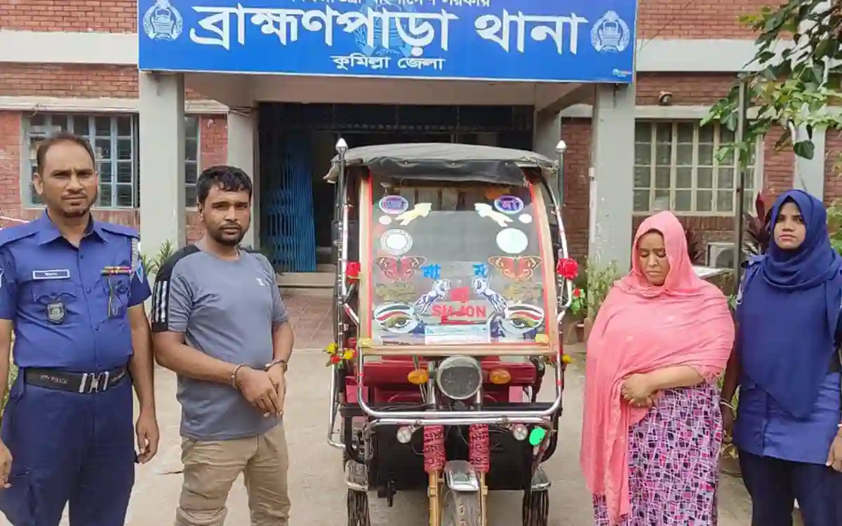 Auto-rickshaw stolen by passengers in Brahmanpara, Cumilla, 2 women arrested