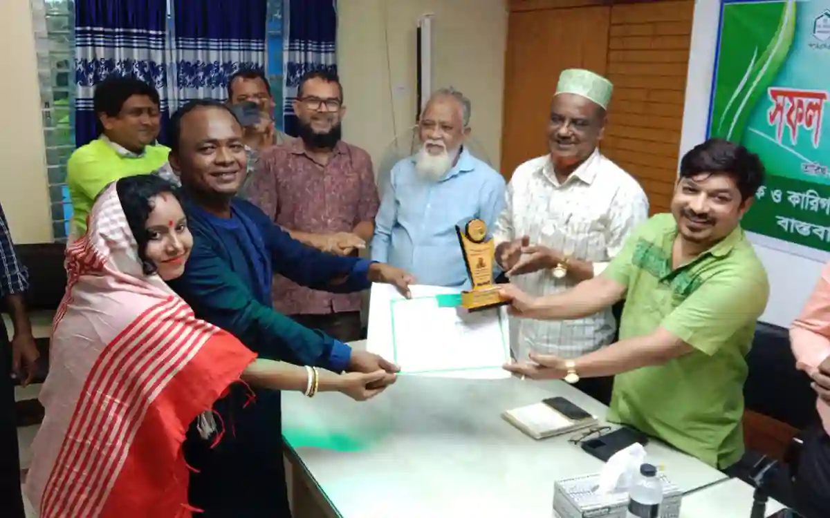 Awarding successful farmers and entrepreneurs in Suvarnachar