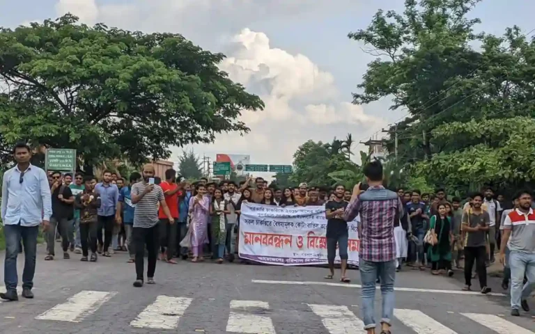 Barisal University Students held Bangla Blockade program like 2nd day