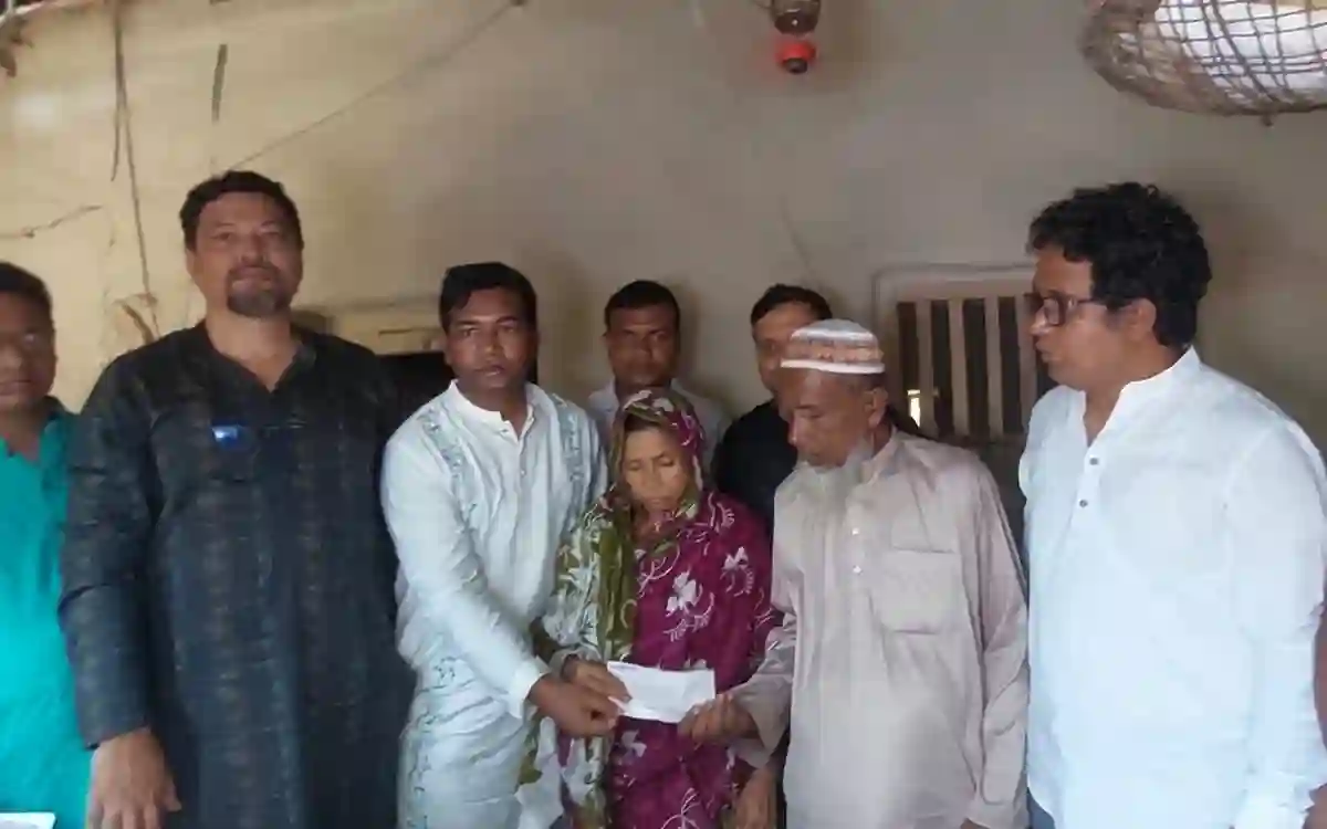 Rising Cumilla - Berobi administration provided financial assistance to Saeed's family