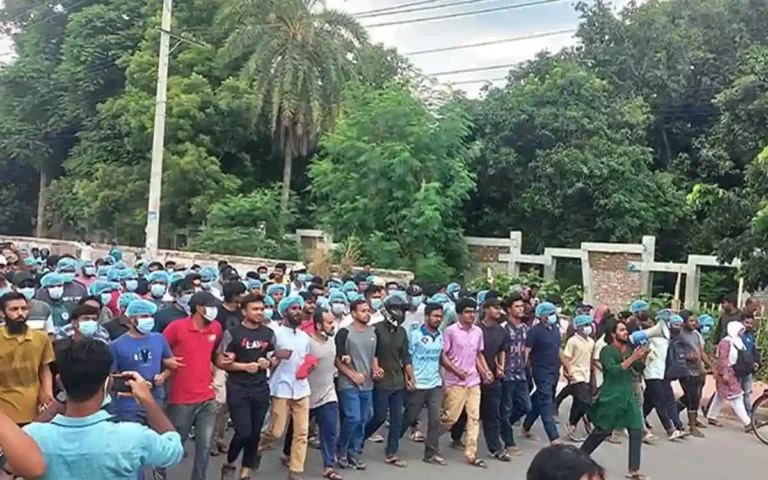 Rising Cumilla - Rajshahi University students block highway