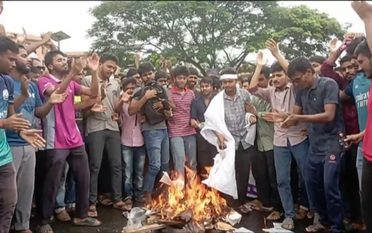 Students of Barisal University blocked the highway demanding cancellation of quota