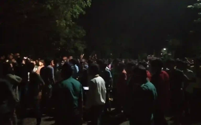 Rising Cumilla - Tension between Begum Rokeya University Chhatra League and quota protesters in the middle of the night, 6 injured