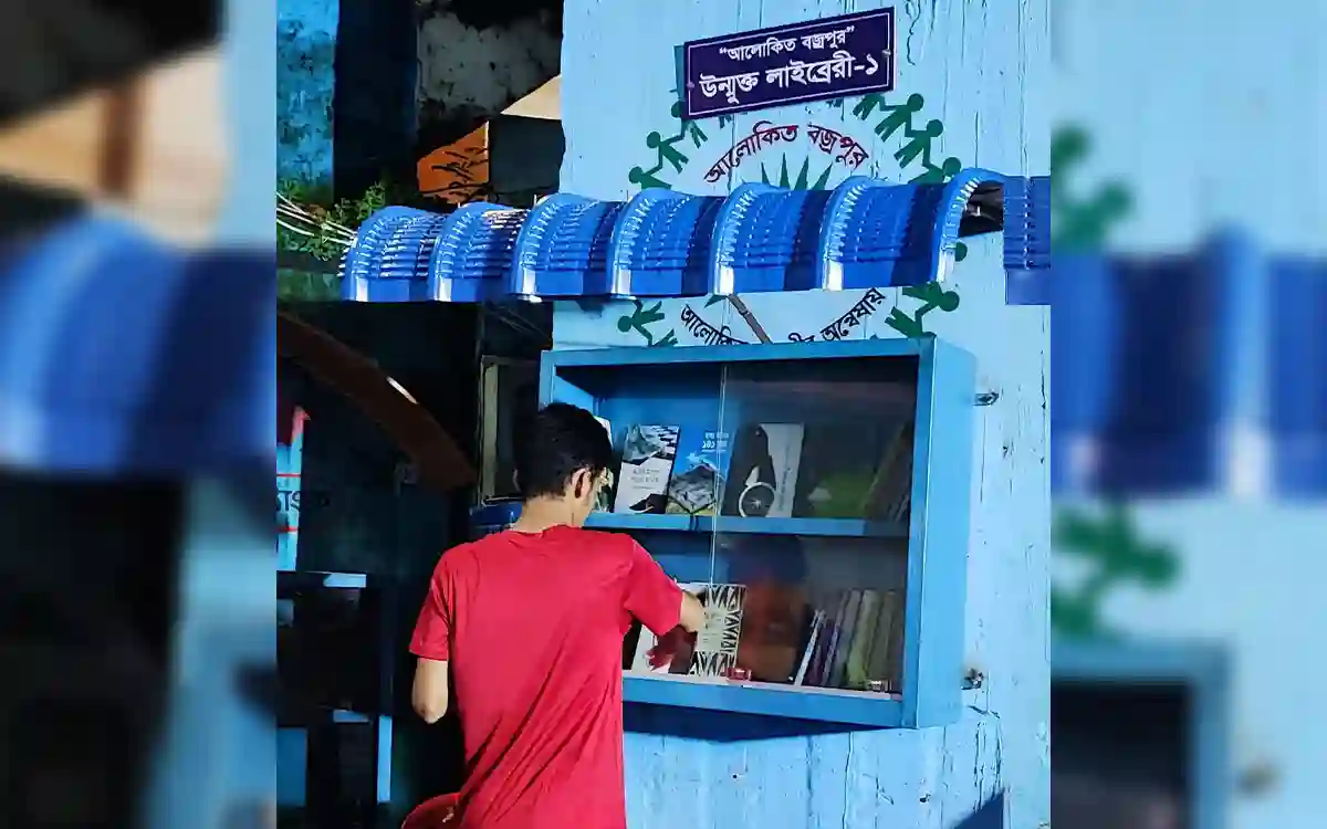 RisingCumilla - Cumilla city roadside open library within reach