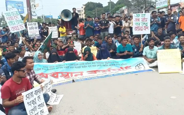 আন্দোলন চালিয়ে যাওয়ার ঘোষণা বেগম রোকেয়া বিশ্ববিদ্যালয়ের শিক্ষার্থীদের