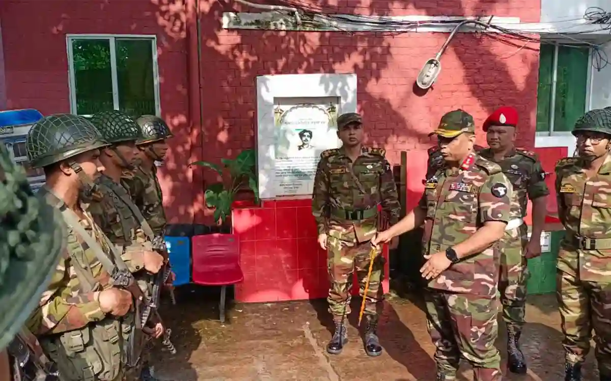 Rising Cumilla - GOC of Cumilla Cantonment on inspection of Kotwali and Sadar South Police Stations