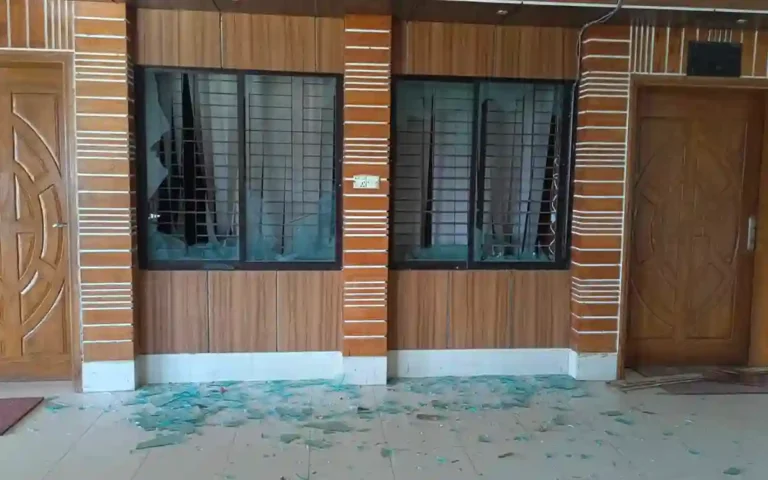 Rising Cumilla - Noakhali municipal office attacked and vandalized