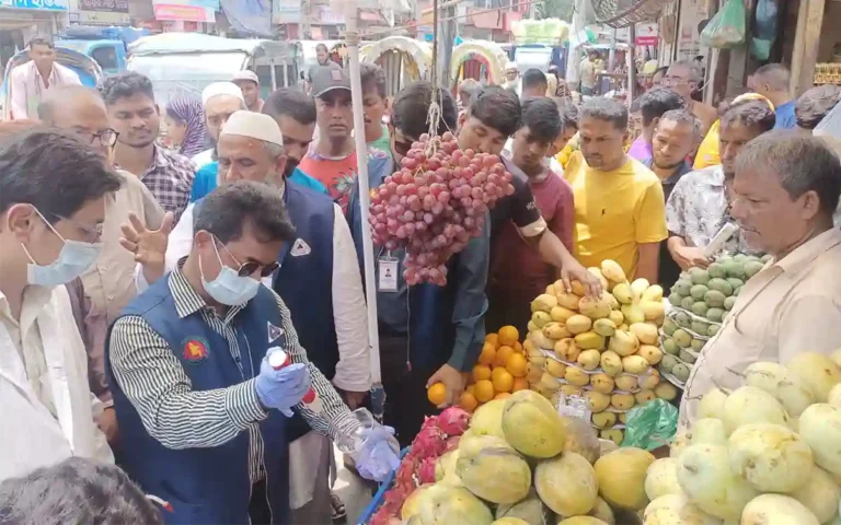 Rising Cumilla - Students are monitoring the market along with BSTI in Cumilla