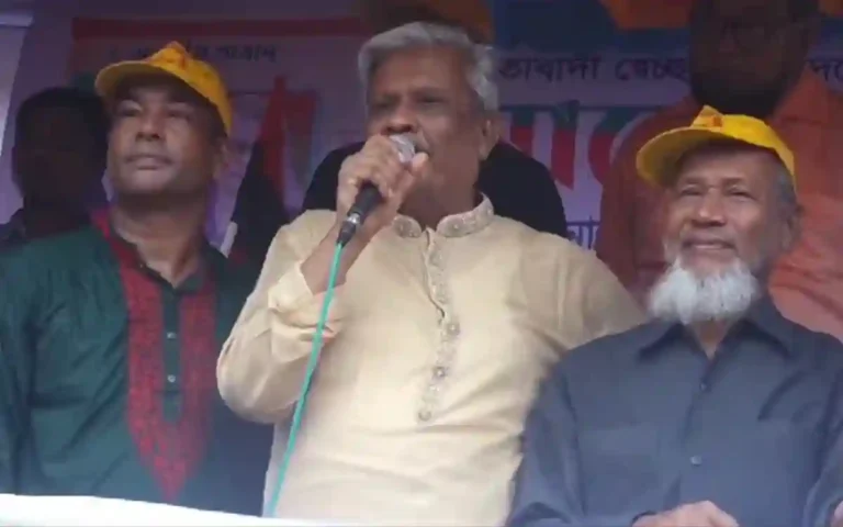 Rising Cumilla.Com - Sheikh Hasina fled in fear of the crowd, there is no possibility of returning