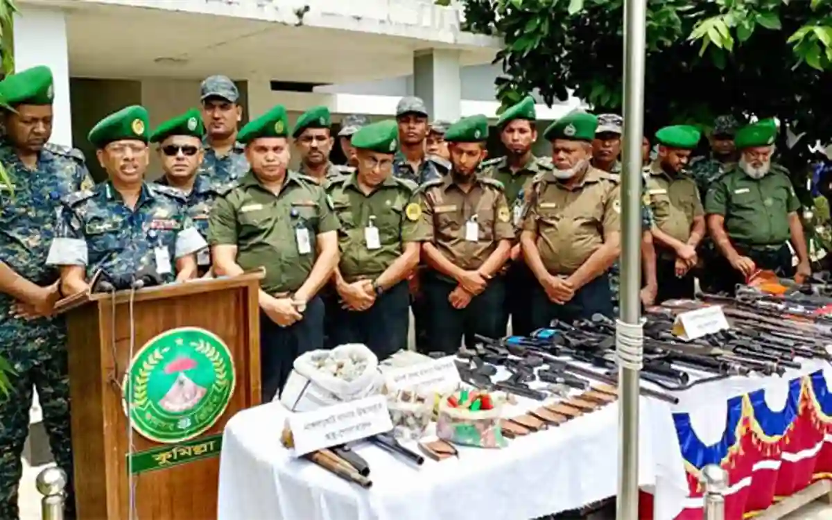 RisingCumilla.Com - 28 weapons-667 rounds of ammunition recovered from police station in Cumilla