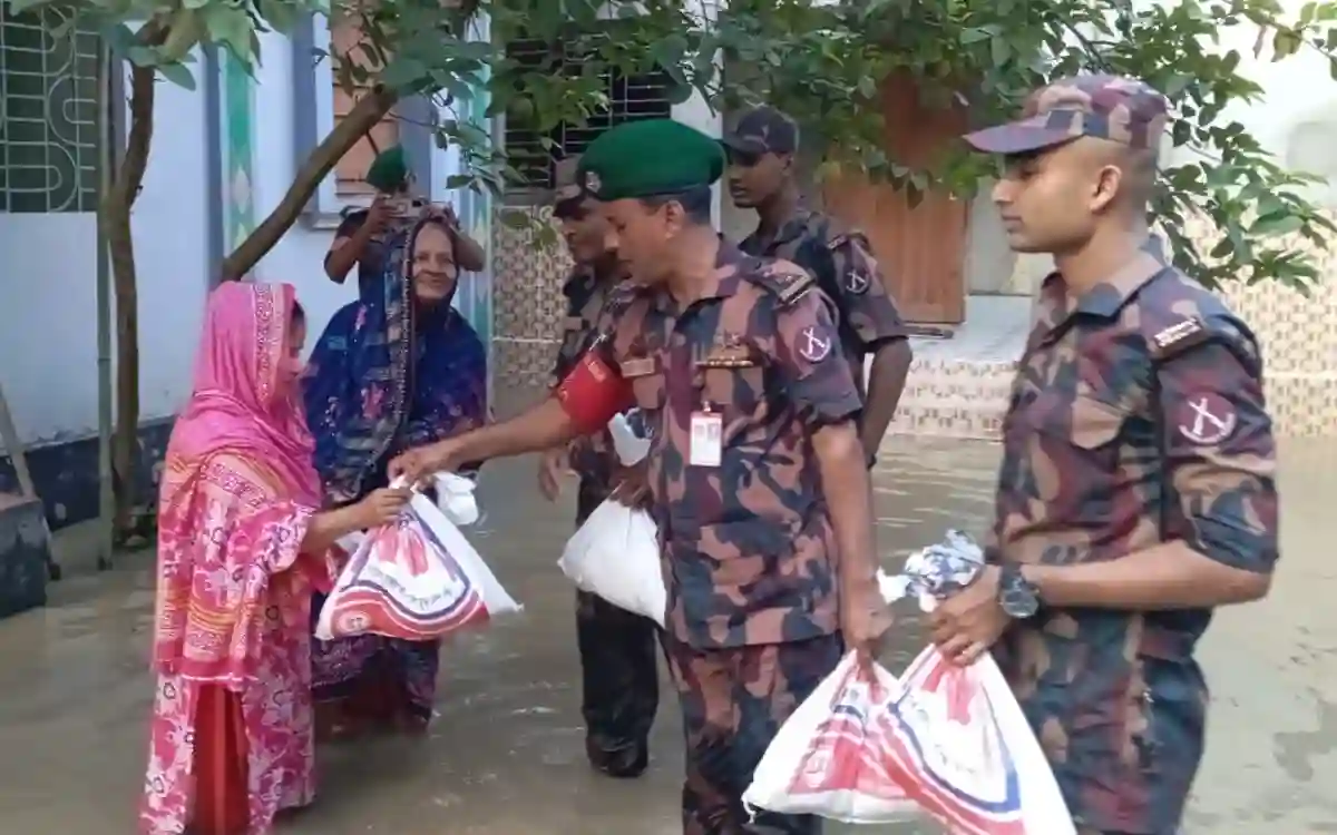 RisingCumilla.Com - BGB members gave one day's salary to flood victims