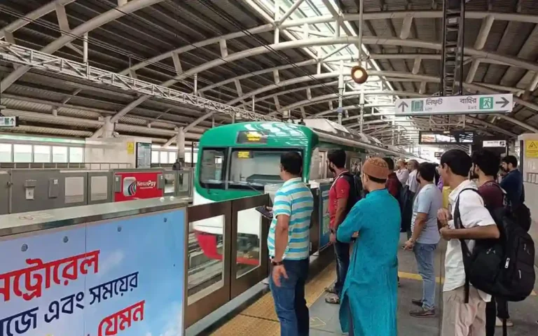 RisingCumilla.Com - Metrorail users