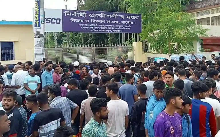 RisingCumilla.Com - NESCO office besieged with 7 point demands including cancellation of smart prepaid meters in Natore