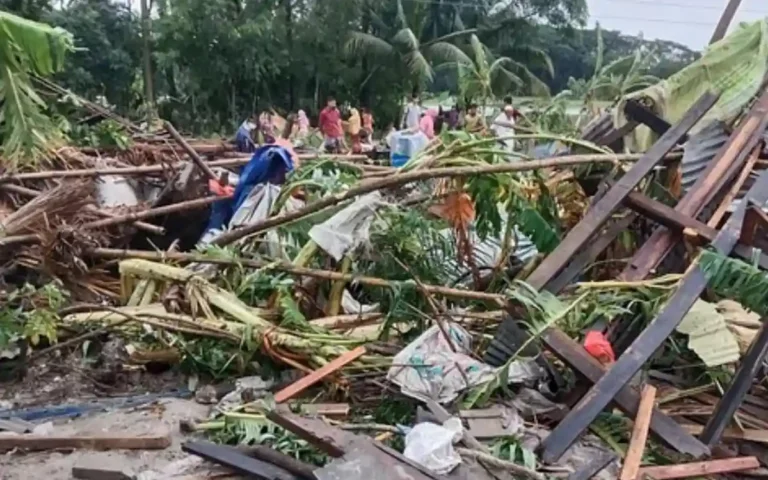 নোয়াখালীর সুবর্ণচরে টর্নেডোয় ১১ বসতঘর বিধ্বস্ত