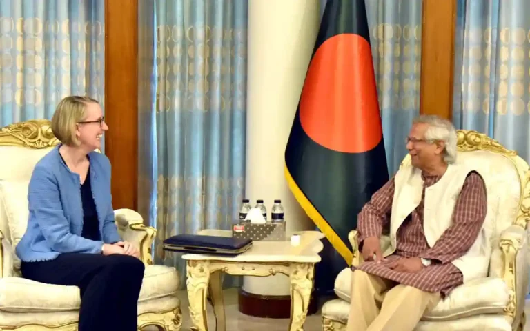 পাচারকৃত অর্থ ফিরিয়ে আনতে ব্রিটিশ সরকারের সহযোগিতা চেয়েছেন ড. ইউনূস