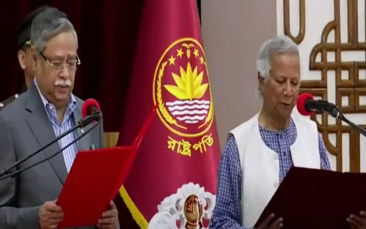 অন্তর্বর্তীকালীন সরকারের প্রধান উপদেষ্টা হিসেবে শপথ নিলেন ড. মুহাম্মদ ইউনূস