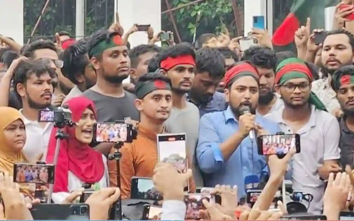 রাত ৮টায় জাতীয় সরকারের রূপরেখা ঘোষণা করবে বৈষম্যবিরোধী ছাত্র আন্দোলন