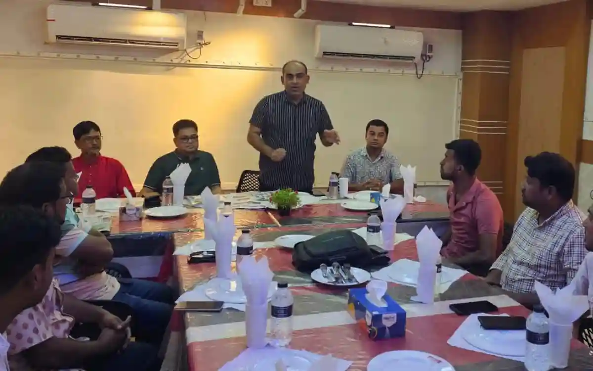 ব্রাহ্মণপাড়া প্রেসক্লাবের সাংবাদিকদের সাথে বিএনপি নেতা মিজানুর রহমানের মতবিনিময়