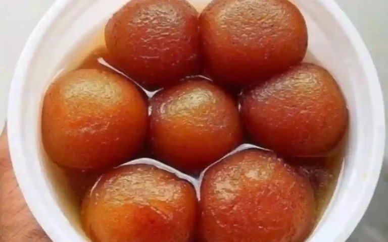 ব্রাহ্মণপাড়ায় মিষ্টির দোকানে ভিড়