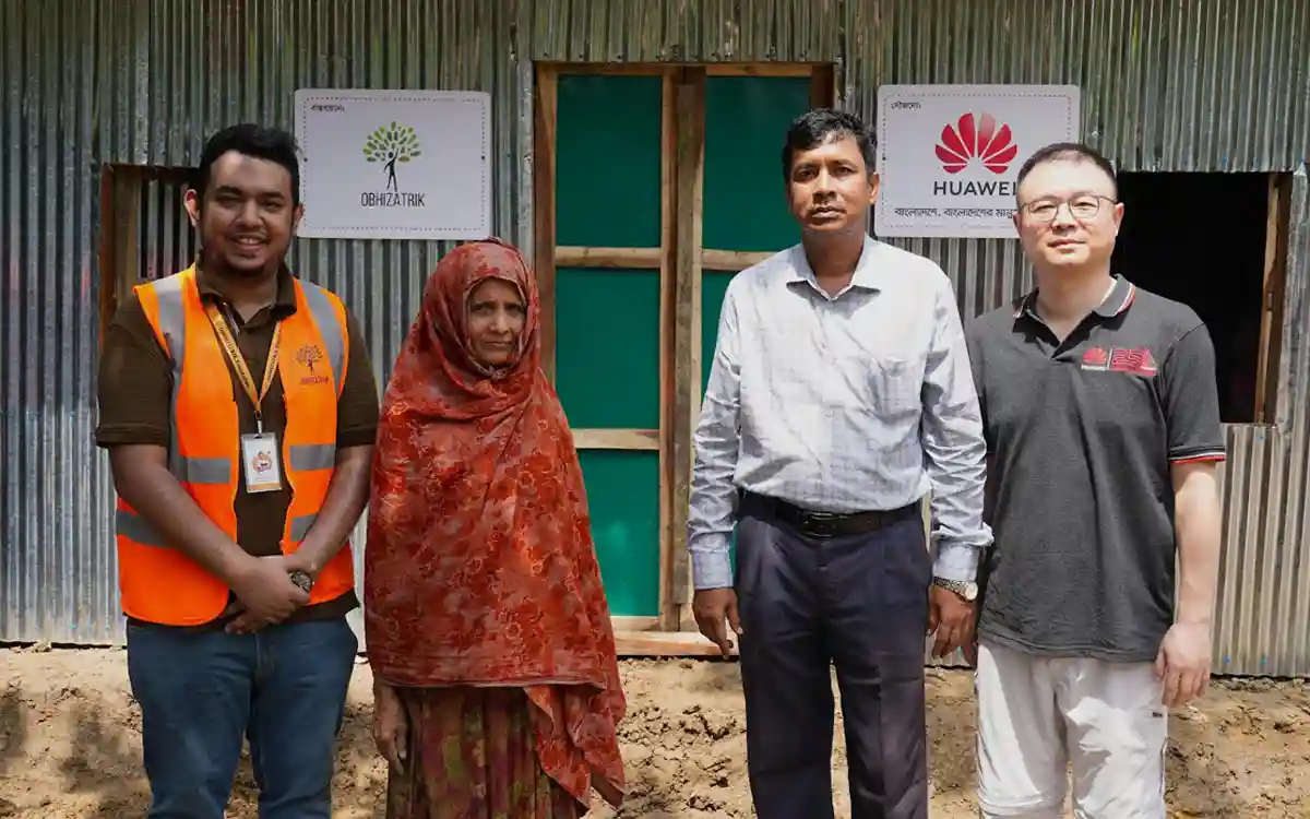 বন্যায় ঘরহারাদের ঘর তৈরি করে দিচ্ছে হুয়াওয়ে