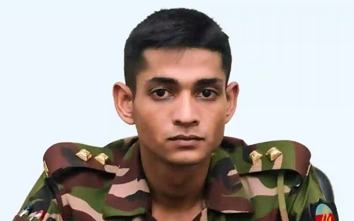 Rising Cumilla - Army officer shot dead by robbers in Cox's Bazar