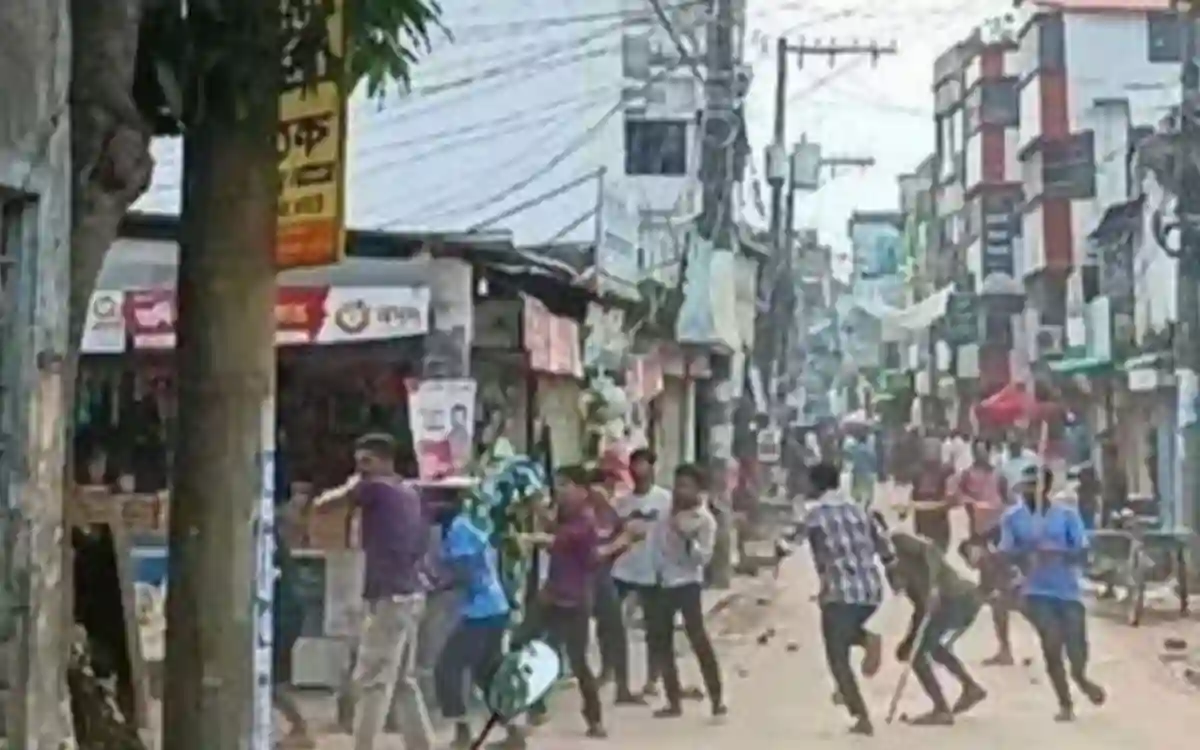 RisingCumilla.Com - 5 injured in a clash between two sides of Chhatra Dal in Cumilla's Burichong