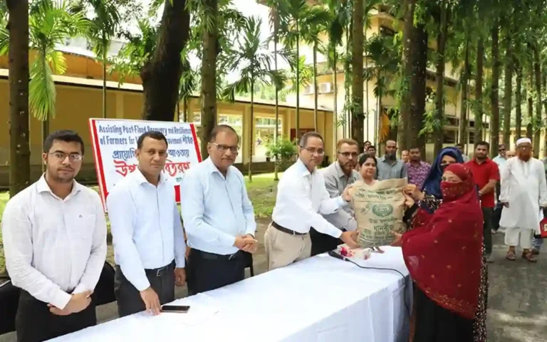 RisingCumilla.Com - Cumilla BARD provides agricultural aid to flood affected farmers