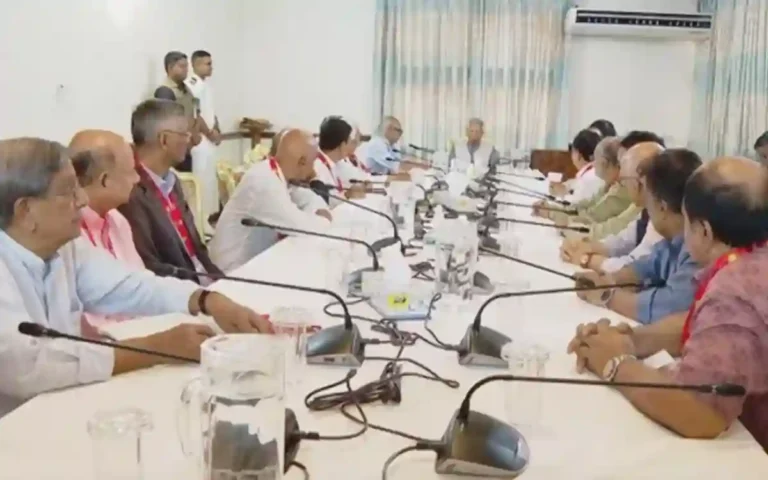 RisingCumilla.Com - Meeting with Chief Adviser- Editors demand autonomy of state radio-television