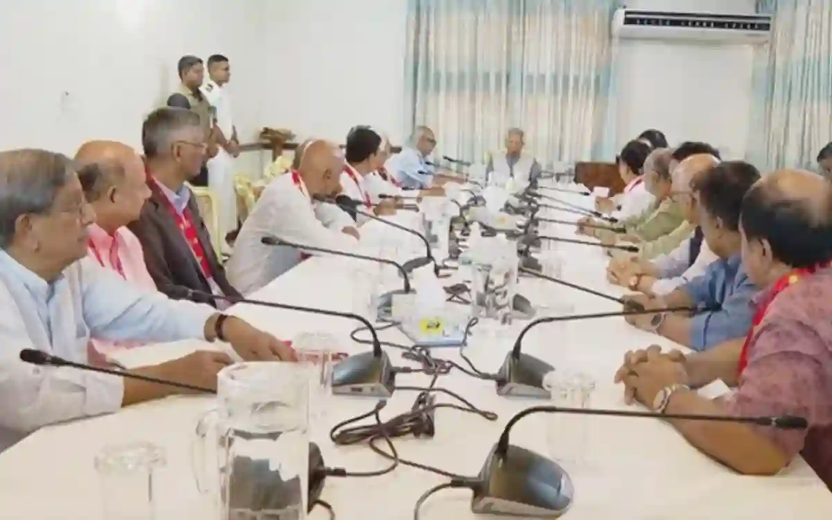 RisingCumilla.Com - Meeting with Chief Adviser- Editors demand autonomy of state radio-television