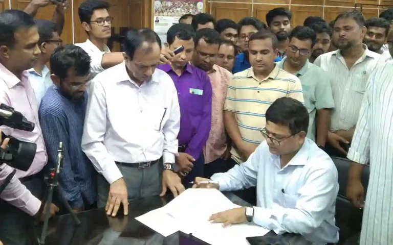 RisingCumilla.Com - My door is always open for you, you never have to make an appointment Said Berobi Vice-Chancellor