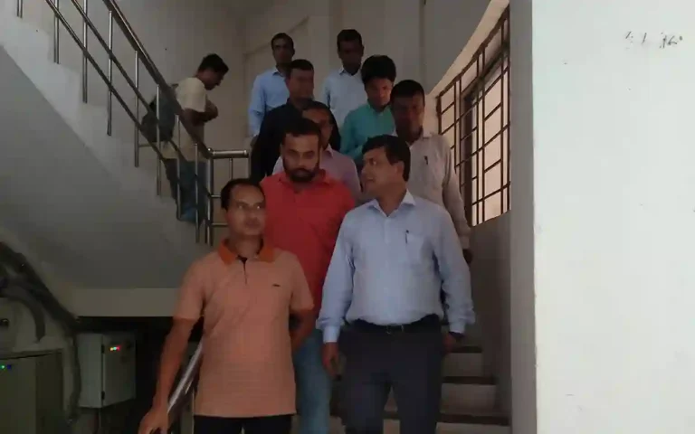 RisingCumilla.Com - Officers come and go to the office as they wish, vigilance of the vice-chancellor