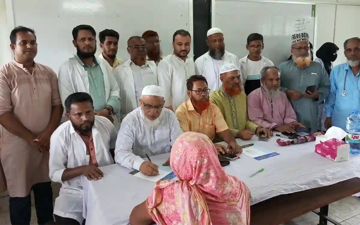 RisingCumilla.Com - Providing free homeopathy treatment to flood victims in Brahmanpara, Cumilla