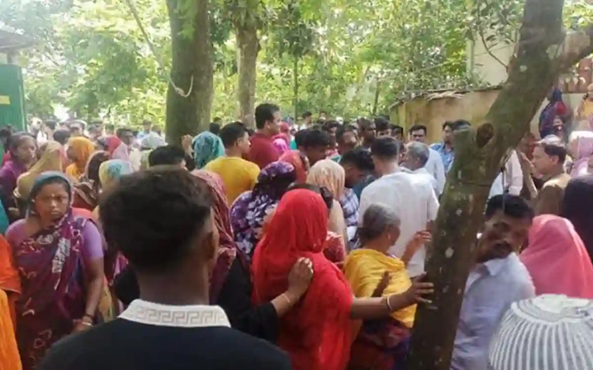 RisingCumilla.Com - Three persons including mother and son were 'killed' by twisting their veils in Homna of Cumilla